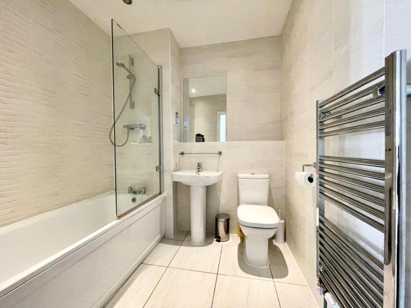 Classy Campbell Park Apartment, Balcony & Free Parking Milton Keynes